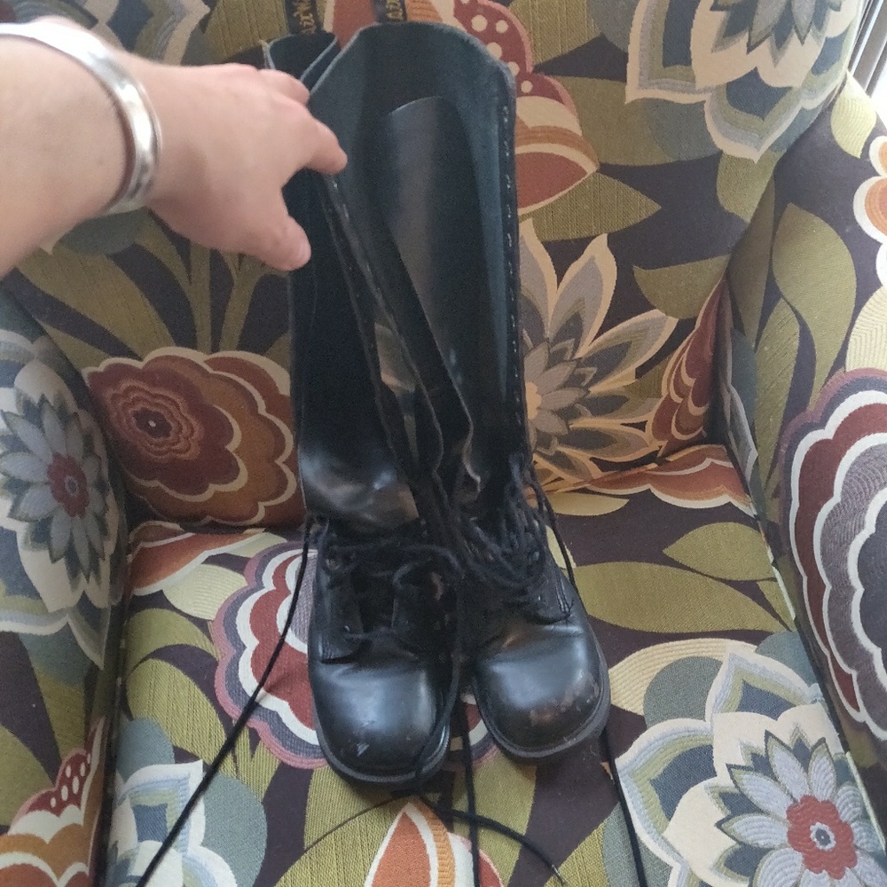 Dr Martins knee high 7.5